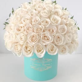White rose bouquet in a turquoise hat box