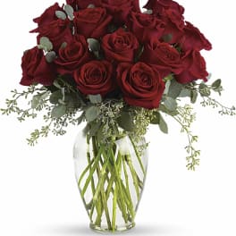 Bouquet of red roses in a clear glass vase