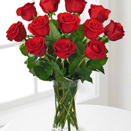 Bouquet of red roses in a clear glass vase