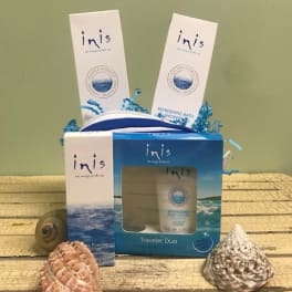 Gift set with Inis bath products and seashell decorations
