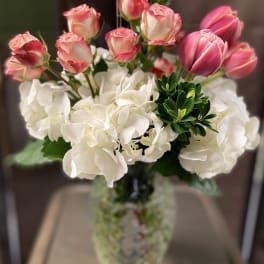Pink roses and white hydrangeas in a glass vase