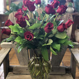 Bouquet of red roses in a clear glass vase