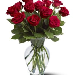 Bouquet of red roses in a clear glass vase