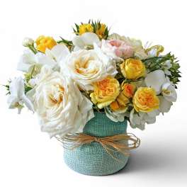 Bouquet of white and yellow roses in a textured blue vase
