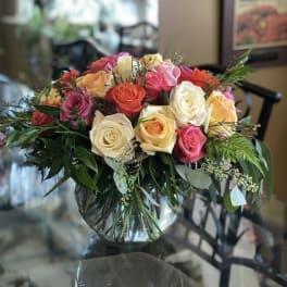 Mixed rose bouquet in a clear glass vase