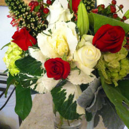 Bouquet of red and white roses in a clear glass vase