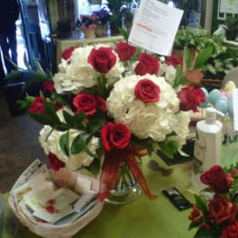 Bouquet of red roses and white hydrangeas in a glass vase