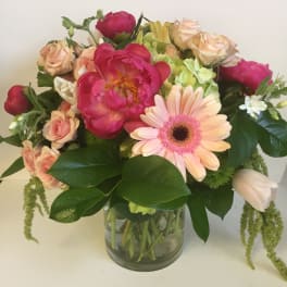 Bouquet of pink and peach flowers in a glass vase