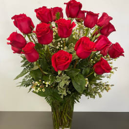 Bouquet of red roses in a clear glass vase