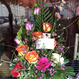 Roses and Gerbera Daisy arrangement BQ005