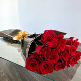 Classic Red Roses Bouquet.