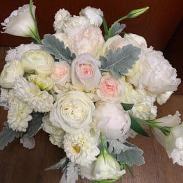 White and blush bouquet with roses, ranunculus, and lisianthus