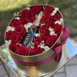 See through mini Moët champagne box