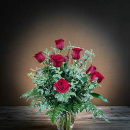 Bouquet of red roses in a clear glass vase