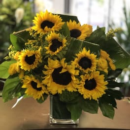 Sunflower bouquet in a clear glass vase
