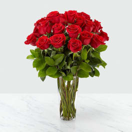 Bouquet of red roses in a clear glass vase