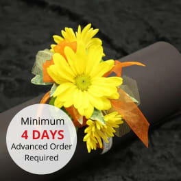 Daisy Wristlet