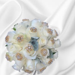 Tied Round Regular Bouquet with Brooches