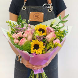 Loose bright bouquet small