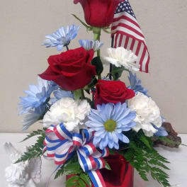 Red roses and blue-white daisies arranged with an American flag