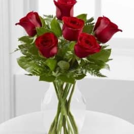 Bouquet of red roses in a clear glass vase