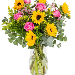 Bouquet of pink roses and yellow sunflowers in a clear glass vase