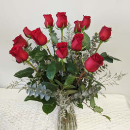 Bouquet of red roses in a clear glass vase