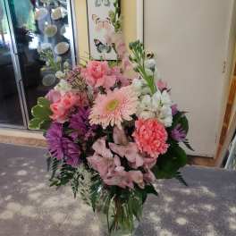 Pink and white mixed bouquet in a clear glass vase