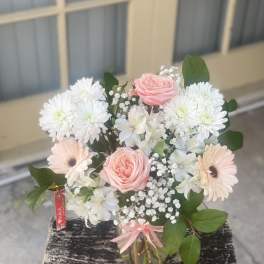 Pink roses and white daisies in a glass vase