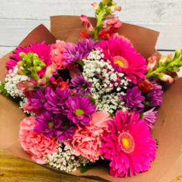 Visser's Pretty and Pink Handheld Bouquet 
