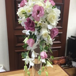 Tall bouquet of white and pink flowers in a clear vase