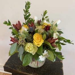 Mixed bouquet of yellow and white roses in a glass vase
