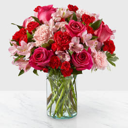 Pink and red mixed bouquet in a clear glass vase