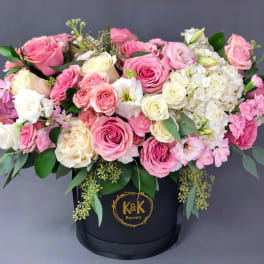 XXL hat box arrangement pink and white in a black box