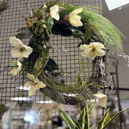Floral wreath with pale cream flowers and long green grasses