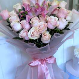 Blush Dream – Elegant Lily & Rose Bouquet