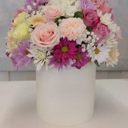 Sweet Charm – Seasonal Floral Box