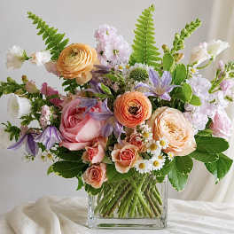 Mixed pastel bouquet in a clear glass vase