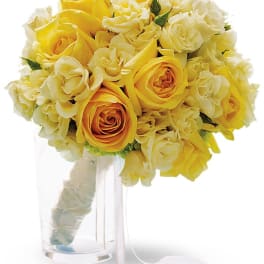 Yellow and white rose bouquet with a clear handle