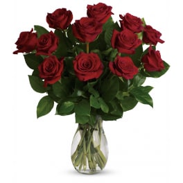 Bouquet of red roses in a clear glass vase