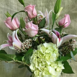 Forever yours - Lilies, Hydrangeas and Roses