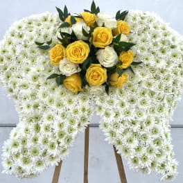 White chrysanthemum standing spray with yellow and white roses