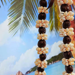 Shell lei necklace with cream shells and dark beads