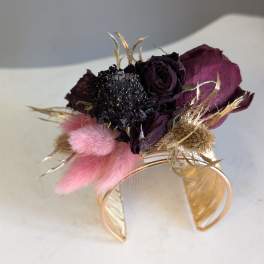 Cuff corsage gold, burgundy and pink