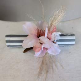 Sild and dried Floral corsage ring. Pink and tan