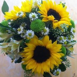 Bouquet of yellow sunflowers and small white daisies