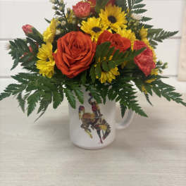 Bouquet of red roses and yellow daisies in a white mug
