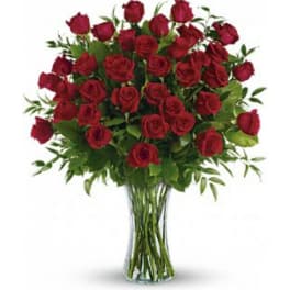 Bouquet of red roses in a clear glass vase
