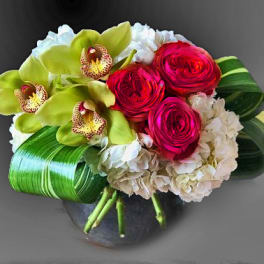 Bouquet with red roses, green orchids, and white hydrangeas in a vase