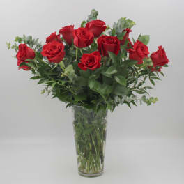 Bouquet of red roses in a clear glass vase